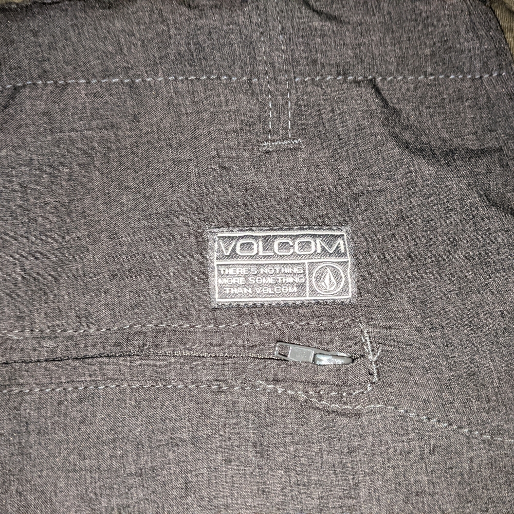 Volcom shorts - Picture 3 of 4
